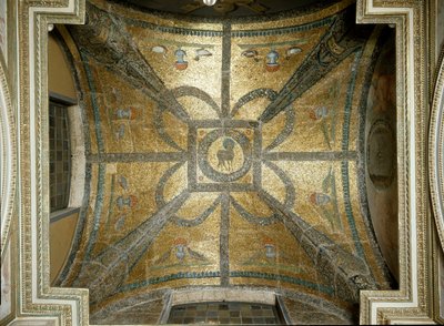 Mosaikker fra det 5. århundrede, i midten lammet. Hvælving af Johannes Døberens kapel. Johannes evangelisten inde i det palæokretiske dåbskapellet San Giovanni in Laterano (St. Johannes evangelisten), bygget omkring 440. Rom af Paleo Christian