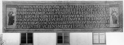 Syv heksametre flankeret af to figurer, den ene repræsenterer jødernes kirke (ex-circumcisione) og den anden repræsenterer hedningenes kirke (ex-gentibus) (mosaik) af Paleo Christian