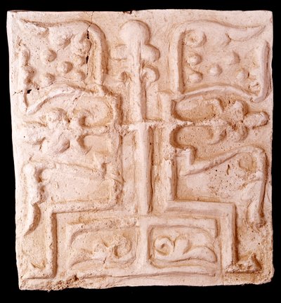 Paleokristen kunst: sten prydet med relieffer af vingrene og et kors. Fra Kharg Island, Iran. Paris, Louvre-museet af Paleo-Christian Paleo-Christian