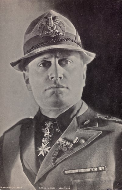Album "Duce": Benito Mussolini i uniform Militia (s/h foto) af Pandimiglio Pandimiglio