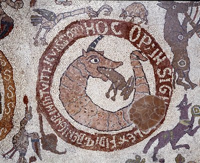 Repræsentation af Leviathan i form af en krokodille, der legemliggør Satan, der holder en hare i munden, der repræsenterer mennesket. Mosaik af Pantaleone, præst og mosaik. 1163-1166. Centralskib i katedralen i Otranto (Otranto), Italien ©Luisa Ricci af Pantaleon Pantaleon