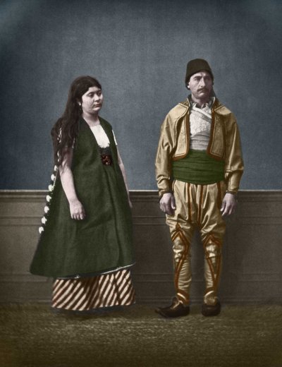 Portræt af en bulgarsk kvinde fra Sofia og en bulgarsk mand omkring 1890. Farvelæg fotografi af Pascal Sebah (1838-1890). af Pascal Sébah