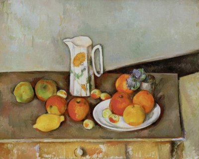 Stilleben: mælkekande og frugter på et bord af Paul Cézanne