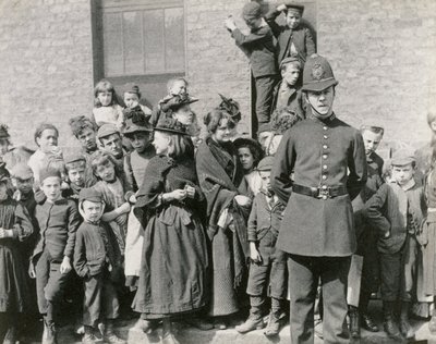 En London politimands begravelse, 1894 af Paul Martin