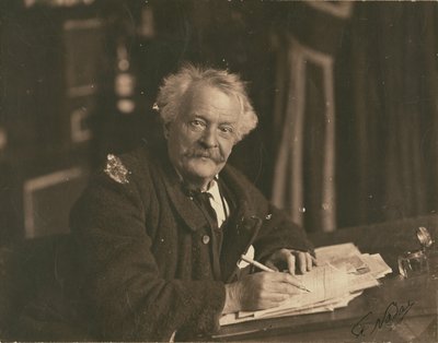 [Félix Nadar sidder ved skrivebordet]. af Paul Nadar