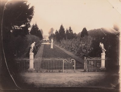 Havescene med statuer, ca. 1853 (foto) af Paul Thivier