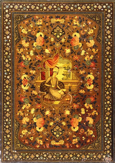 Et Zand-bogomslag malet med en central siddende figur i et interiør, omgivet af blomsterspray, midten af 1700-tallet af Persian School