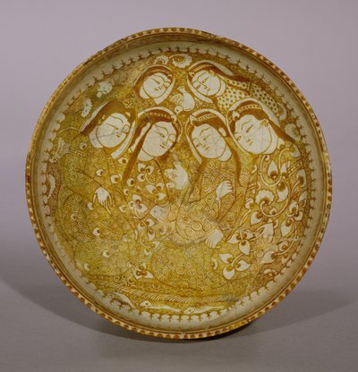 Skål, fra Kashan, Iran, Seljuk-perioden, 1211-12 e.Kr. (stenpasta med glans over glasur) af Persian School