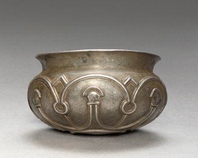 Præ-achaemenidisk skål, ca. 6. århundrede f.Kr. (sølv) af Persian School
