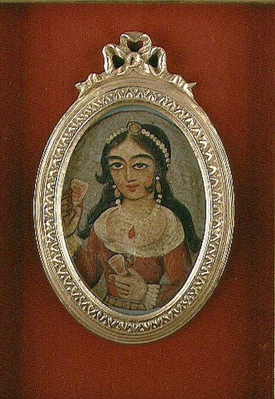 Qajar buste rundel forestiller en udsmykket kvinde (olie på lærred) af Persian School