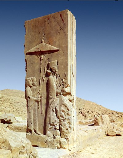 Relief i Hall of a Hundred Columns forestillende kong Xerxes I (ca. 519-465 f.Kr.), der forlader salen, Achaemenian Period af Persian School