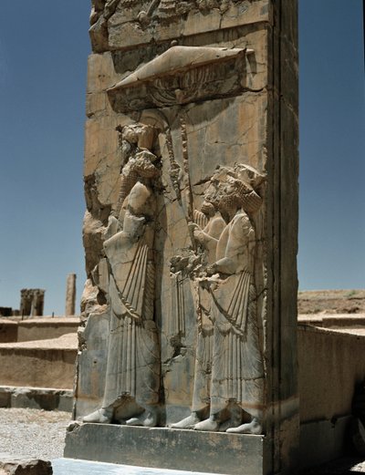 Udsigt over tripylonen af Darius-paladset, 6. århundrede f.Kr af Persian School
