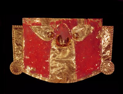 Inka maske (guld med rød maling) af Peruvian School