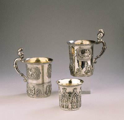 To krus, 1830 og 1795, og et bæger af Peter Andreas Moller