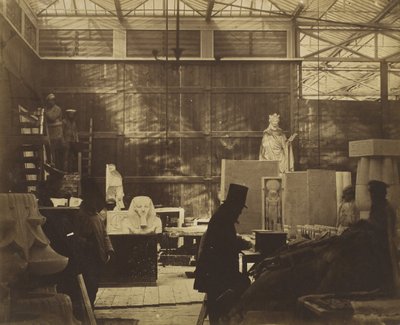 [Depotrum med håndværkere og gipsafstøbninger, Crystal Palace], 1852. af Philip Henry Delamotte