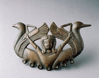 Fønicisk kunst: repræsentation af guddom Astarte. Det er omgivet af to fugle, der letter. Bronzeskulptur fra det 6. århundrede f.Kr. Fra Sevilla. Svag. 16 cm Sevilla, arkæologisk museum af Phoenician School