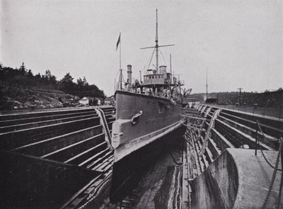 HMS "Flora," i Dock, Esquimalt, British Columbia (s/h foto) af Photographer Canadian