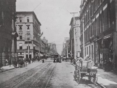Looking Up Yonge Street, Corner of King, Toronto (s/h-billede) af Photographer Canadian