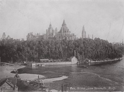 Parlamentsbygningerne, Ottawa, fra Nepean Point (s/h foto) af Photographer Canadian