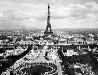 Udsigt over Champs de Mars og Eiffeltårnet, Paris World Fair af Photographer French