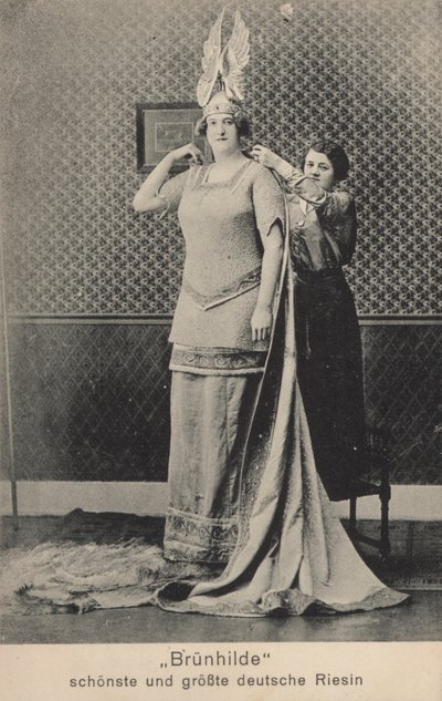 Brunhilde, den smukkeste og højeste tyske kæmpekvinde (s/h foto) af Photographer German