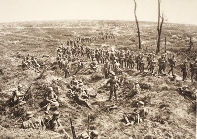 Tysk infanteri krydser Chemin des Dames for at følge den tilbagegående fjende, 27. maj 1918 (s/h-foto) af Photographer German