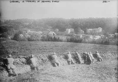 Tyskere i skyttegrave i Argonne-skoven af Photographer German