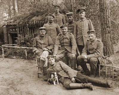 Gruppe af tyske soldater med en hund af Photographer German