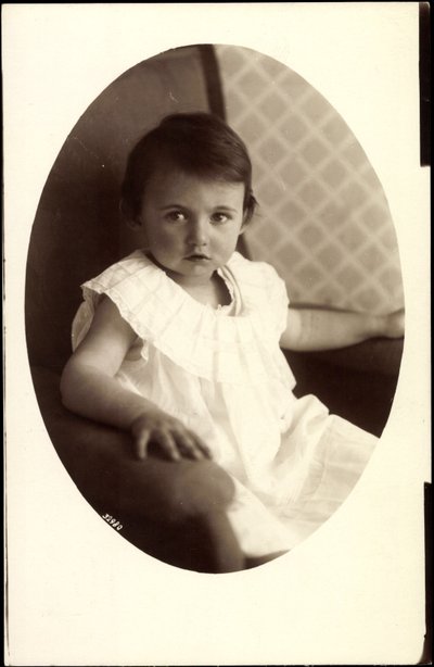 Passepartout Ak Prinsesse Hilda af Bayern som lille pige (s/h-billede) af Photographer German
