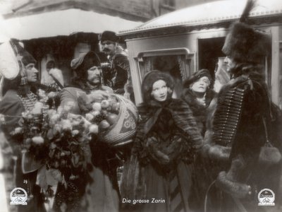 Stillbillede fra filmen "The Scarlet Empress" med Marlene Dietrich af Photographer German