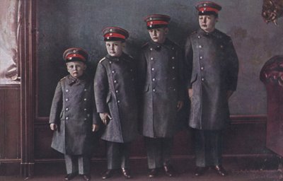 Kronprins Wilhelm af Tysklands sønner i militæruniform (foto) af Photographer German