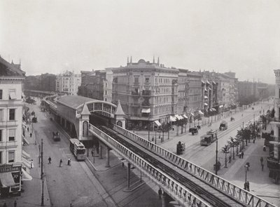Wiener Strasse med forhøjet togstation (s/h foto) af Photographer German