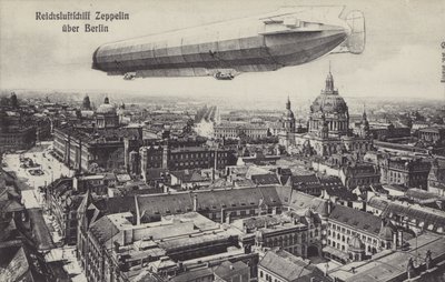 Zeppelin luftskib flyver over Berlin (s/h foto) af Photographer German