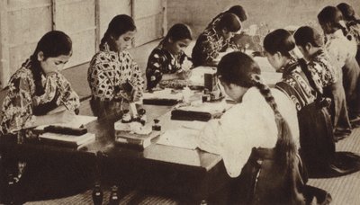 Japanske skolebørn i klassen (s/h-billede) af Photographer Japanese
