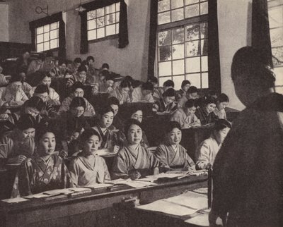 Unge japanske kvinder i deres sidste år på Women