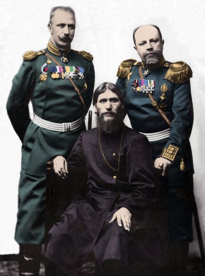 Grigory (Grigory) lefimovich Novykh, kendt som Rasputin (Rasputin) (1869-1916) med kaptajn von Lohman og prins oberst Putyatin. (Venstre mod højre: Prins Mikhail Putyatin, Grigory Rasputin og oberst D Loman) af Photographer Russian