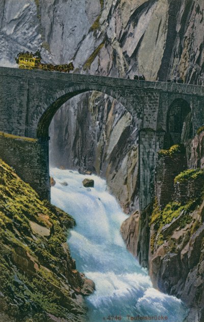 En vogn krydser Teufelsbrücke over Schollenen-kløften i Schweiz. Postkort sendt i 1913. af Photographer Swiss