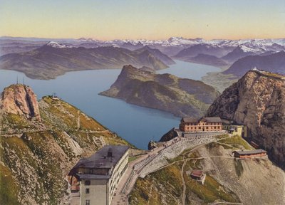 Pilatus-Kulm (2133 m.o.h.) Luzernsøen og Alperne (farvefoto) af Photographer Swiss