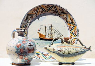 Artefakter udstillet på Museum of Vietrisi Ceramics, Vietri sul Mare, Campania, Italien af Blaise Nicolas Le Sueur