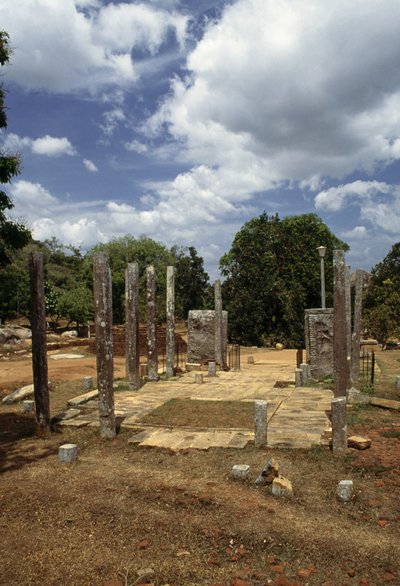 Relikviekammer, Mihintale, nær Anuradhapura, Sri Lanka af Blaise Nicolas Le Sueur