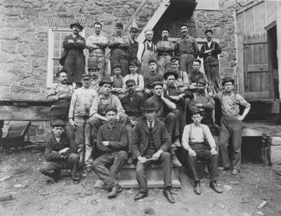 Ansatte ved Henry Clay Factory, 1905 af Pierre A. Gentieu