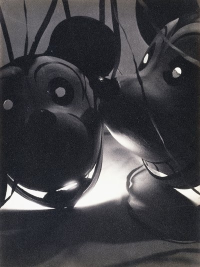 Mickey Mouse-balloner, ca. 1932 (gelatine-sølvtryk, på Gevalux-papir) af Pierre Dubreuil