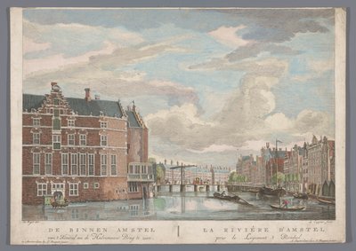 Udsigt over Halvemaansbrug over Amstel i Amsterdam Binnen Amstel van 