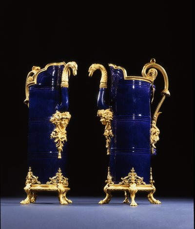 To kander, ca. 1767 (porcelæn med bronzebesætning) af Pierre Gouthière