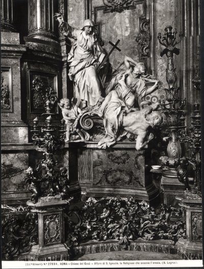 St. Ignatius af Loyolas alter, detalje af den katolske sandheds sejr over kætteri (marmor) (s/h foto) af Pierre Legros