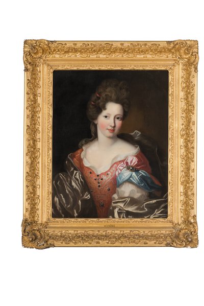 Portrait of Madame Valentinous, half-length, in a red embroidered dress with a blue and gray wrapdani af Pierre Mignard