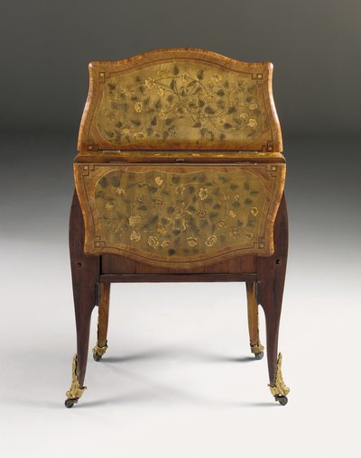 Louis XV kommode, ca. 1765-70 (ormolu monteret tulipantræ, platan, amaranth & marquetry) (se også 463003, 465390 og 465391) af Pierre Roussel