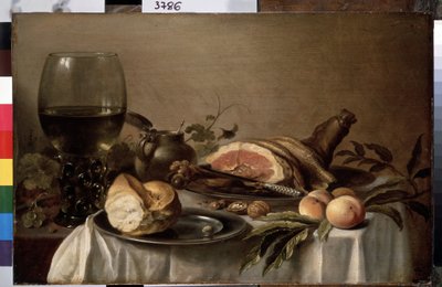""Stilleben af ​​morgenmad med skinke, brød, ferskner og nødder"" (Morgenmad med skinke) Maleri af Pieter Claesz (ca. 1597-1660) 1647 Dim. 40x61 cm Sankt Petersborg, Eremitagemuseet af Pieter Claesz