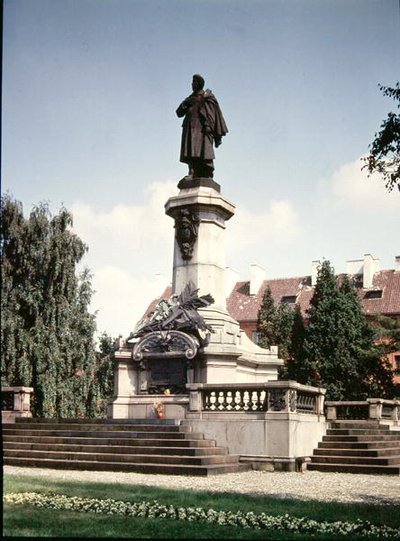 Statue af Adam Mickiewicz (1798-1855) rejst i 1898 af Polish School