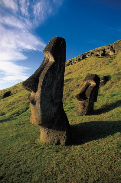 Moai-statuer, Rapa Nui Nationalpark, Påskeøen, Chile af Polynesian Polynesian